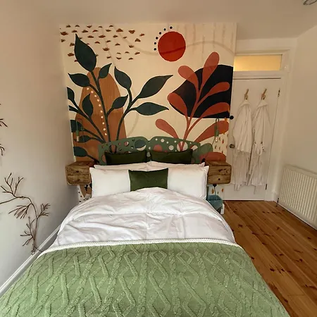 Seaweed Suite, Secluded Seaside With Garden View * New Quay